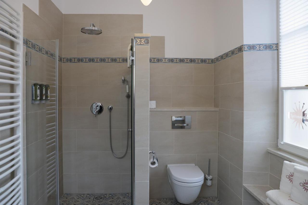 Boutique-Hotel Im Sternenhof Grosskarlbach Exteriör bild