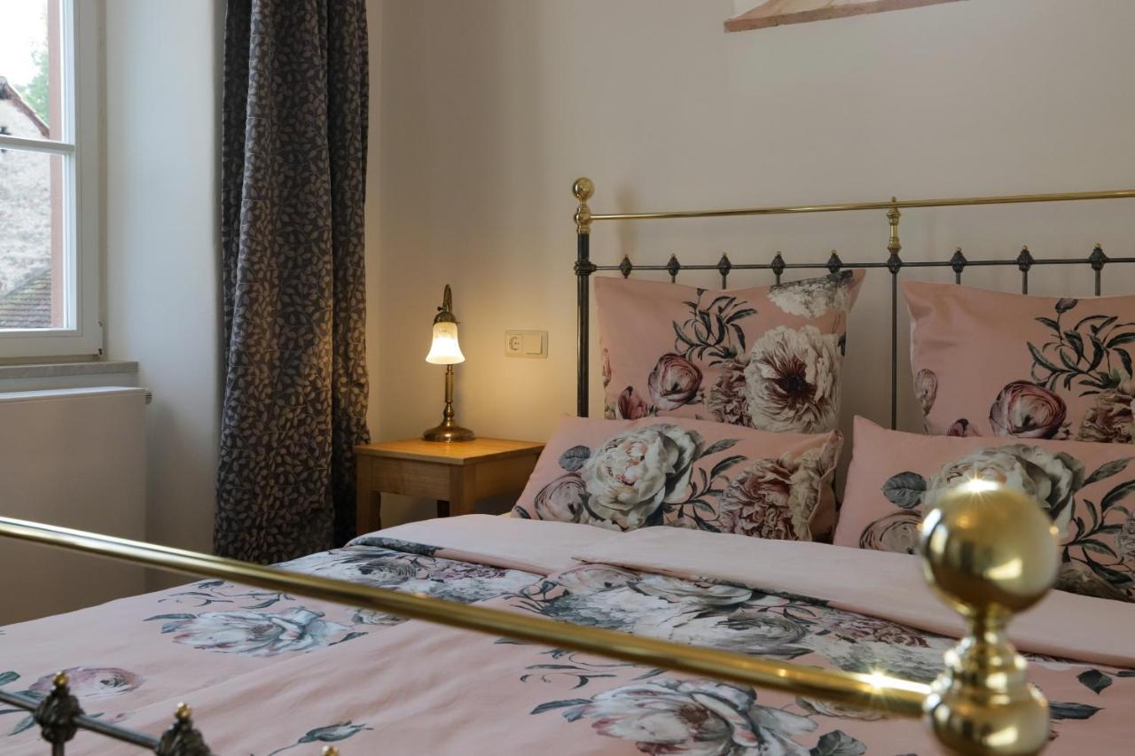 Boutique-Hotel Im Sternenhof Grosskarlbach Exteriör bild